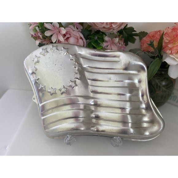Wilton Cake Pan Mold 1974 American Flag Stars & Stripes 2105-183 11.5"X9"X2" Vtg - Picture 11 of 16